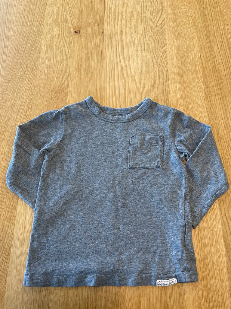 Chandail à col rond gris avec pochette avant