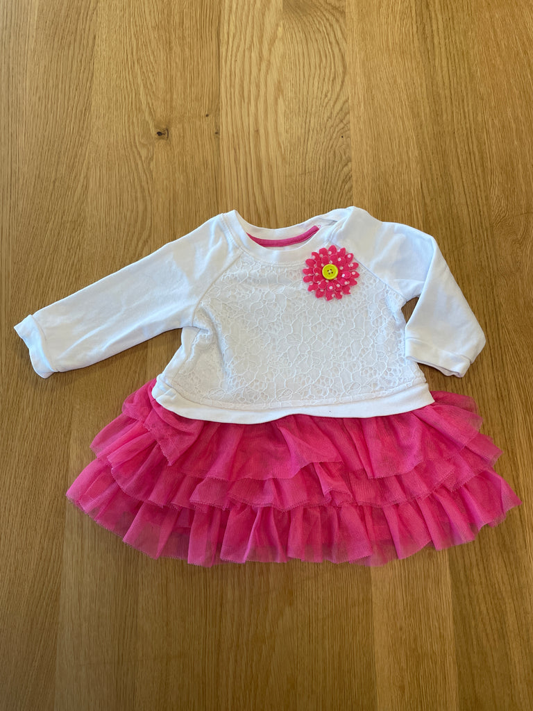 Robe blanche avec tule rose