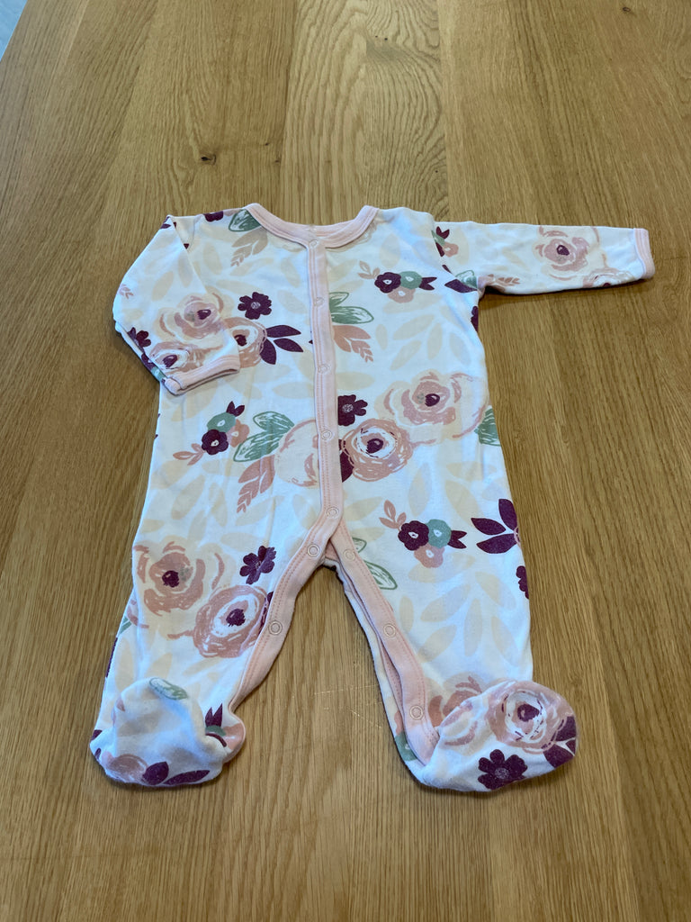 Pyjama rose clair avec motif floral