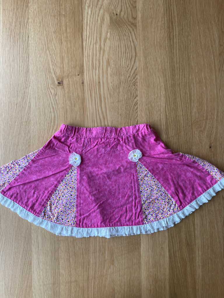 Jupe rose à volants dentelés