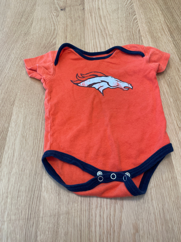 Cache-couche orange mustang